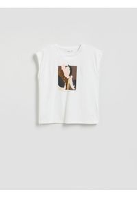 Reserved - T-shirt ze strukturalnym printem - biały. Kolor: biały. Materiał: bawełna. Wzór: nadruk #1