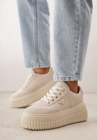Born2be - Beżowe Sneakersy VICES na Grubej Podeszwie z Tłoczeniami Zdobione Aplikacją Cezara. Okazja: na co dzień, do pracy. Kolor: beżowy. Materiał: jeans. Wzór: aplikacja #1