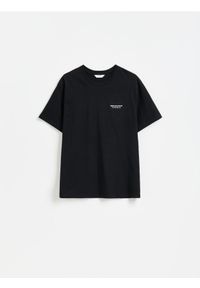 Reserved - T-shirt comfort z nadrukiem na plecach - czarny. Kolor: czarny. Materiał: bawełna, dzianina. Wzór: nadruk #1