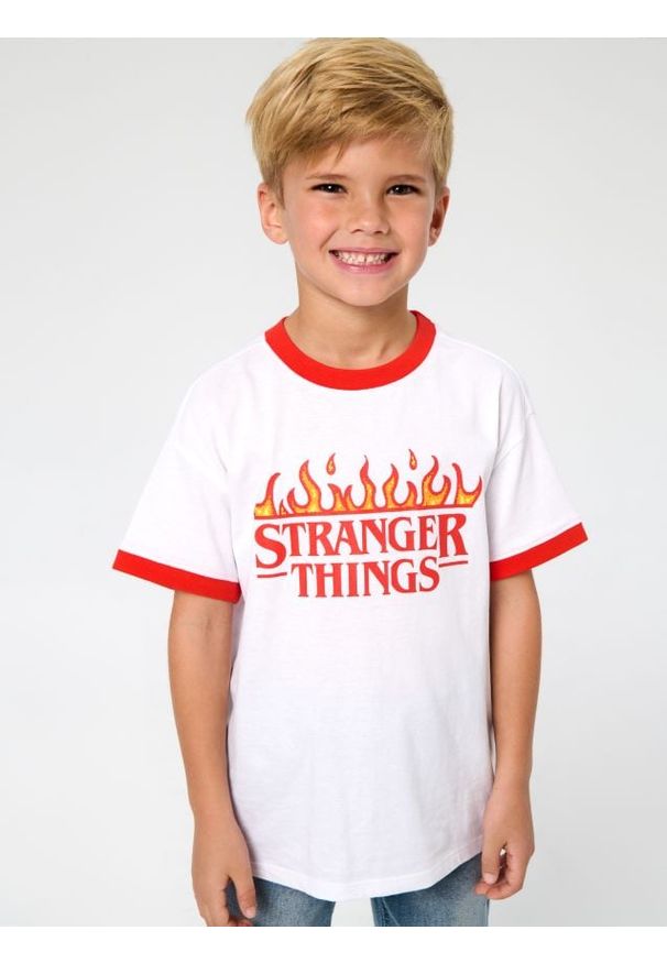 Sinsay - Koszulka z nadrukiem Stranger Things - biały. Kolor: biały. Wzór: nadruk