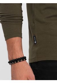 Ombre Clothing - Męski longsleeve BASIC z okrągłym dekoltem - ciemnooliwkowy V7. Kolor: oliwkowy. Materiał: materiał, bawełna. Długość rękawa: długi rękaw. Wzór: gładki, jednolity. Styl: klasyczny #7