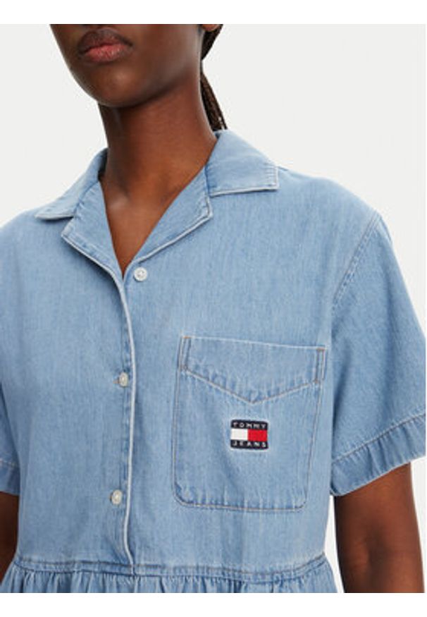 Tommy Jeans Sukienka jeansowa DW0DW20372 Niebieski Relaxed Fit. Kolor: niebieski. Materiał: bawełna