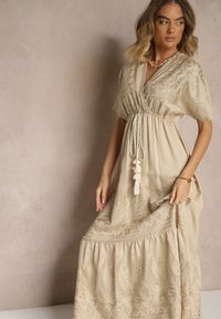 Renee - Beżowa Wiskozowa Sukienka Boho o Kopertowym Kroju z Metalicznym Haftem Redeselle. Okazja: na co dzień. Typ kołnierza: dekolt w serek. Kolor: beżowy. Materiał: wiskoza. Wzór: haft. Typ sukienki: kopertowe. Styl: boho #4