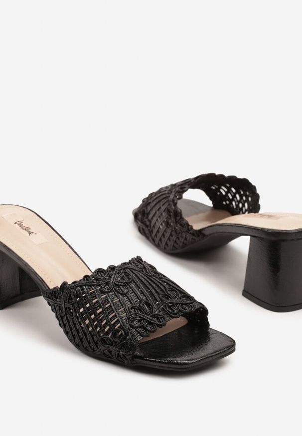 Born2be - Czarne Klapki na Obcasie z Plecioną Cholewką Evitis. Okazja: na co dzień. Kolor: czarny. Wzór: aplikacja. Obcas: na obcasie. Styl: elegancki, casual. Wysokość obcasa: średni