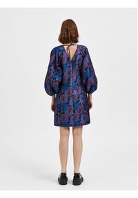 Selected Femme Sukienka koktajlowa Elani 16086206 Fioletowy Regular Fit. Kolor: fioletowy. Materiał: syntetyk. Styl: wizytowy #6