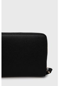 Armani Exchange Portfel damski kolor czarny. Kolor: czarny. Materiał: materiał. Wzór: gładki