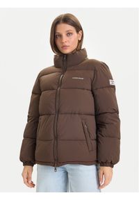 Guess Jeans Kurtka zimowa W4BL21 WGII2 Brązowy Regular Fit. Kolor: brązowy. Materiał: syntetyk. Sezon: zima #1