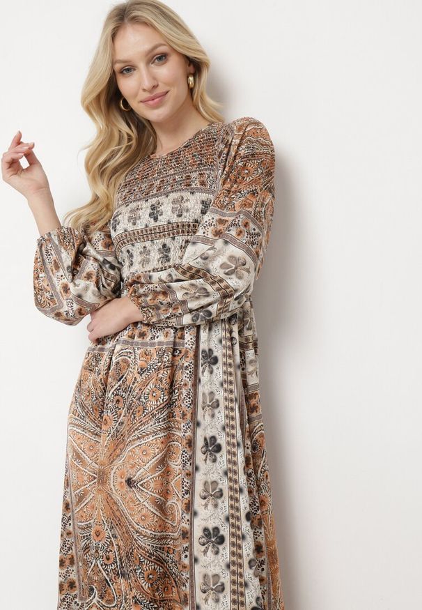 Born2be - Beżowa Sukienka w Stylu Boho z Rozkloszowanym Dołem i Bufiastymi Rękawami Ertiana. Okazja: na co dzień. Kolor: beżowy. Materiał: materiał. Typ sukienki: rozkloszowane, proste. Styl: boho
