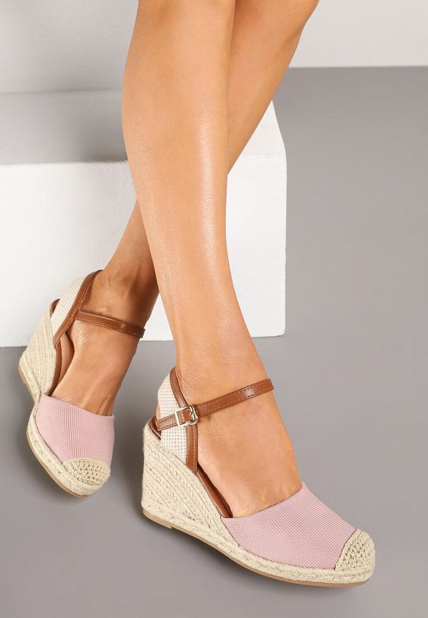 Renee - Różowe Sandały Vices w Stylu Espadryli na Koturnie z Plecionki Amoiella. Okazja: na co dzień. Kolor: różowy. Sezon: lato, wiosna. Obcas: na koturnie. Styl: elegancki, casual, boho
