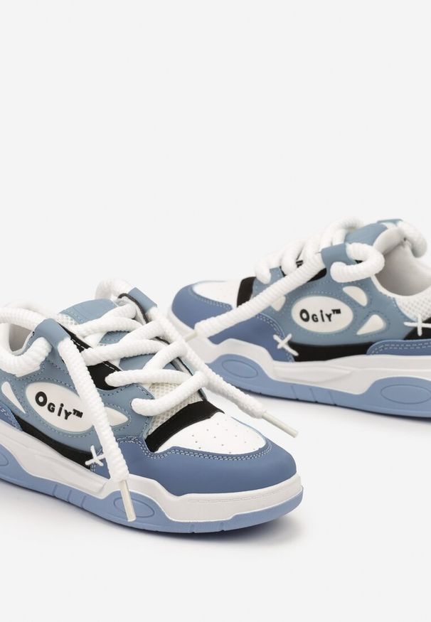 Born2be - Niebieskie Płaskie Sneakersy z Szerokimi Sznurowadłami Teniefra. Okazja: na co dzień. Kolor: niebieski. Materiał: jeans, bawełna. Wzór: aplikacja, geometria. Obcas: na obcasie. Wysokość obcasa: niski