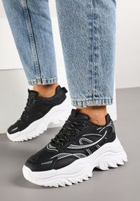 Renee - Czarne Sneakersy na Platformie z Tłoczeniem i Geometrycznym Wzorem Sarial. Okazja: na co dzień. Kolor: czarny. Materiał: jeans. Wzór: geometria. Obcas: na platformie