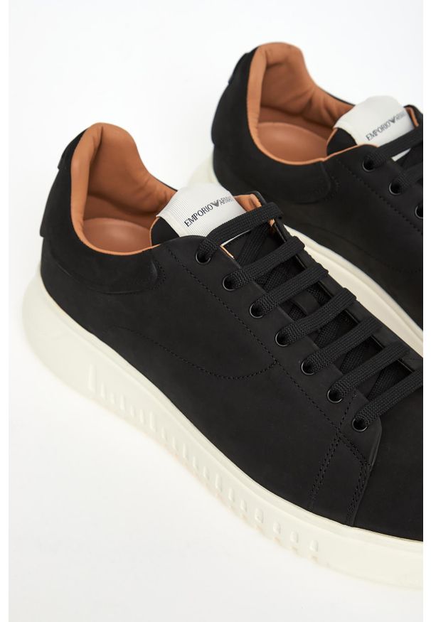 Emporio Armani - Sneakersy męskie zamszowe EMPORIO ARMANI. Materiał: zamsz