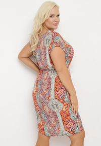 Born2be - Czerwono-Beżowa Wiskozowa Sukienka w Stylu Boho o Pudełkowym Kroju z Materiałowym Paskiem Neteri. Okazja: na co dzień. Kolor: czerwony. Materiał: materiał, wiskoza. Styl: boho #6