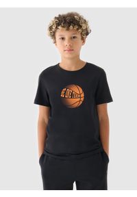 4f - 4F T-shirt z nadrukiem chłopięcy - czarny 152 (11-12 lat). Okazja: na co dzień. Kolor: czarny. Materiał: bawełna, jersey, dzianina. Długość rękawa: krótki rękaw. Długość: krótkie. Wzór: nadruk. Sezon: lato. Styl: sportowy, klasyczny, casual