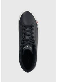 TOMMY HILFIGER - Tommy Hilfiger trampki MODERN VULC LTH HI WL męskie kolor granatowy FM0FM04820. Nosek buta: okrągły. Zapięcie: sznurówki. Kolor: niebieski. Materiał: guma. Szerokość cholewki: normalna #3