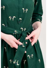 Marie Zélie - Sukienka Aglaia Cavalos butelkowa zieleń. Typ kołnierza: kołnierzyk stójkowy. Materiał: bawełna, wiskoza, tkanina, materiał #5