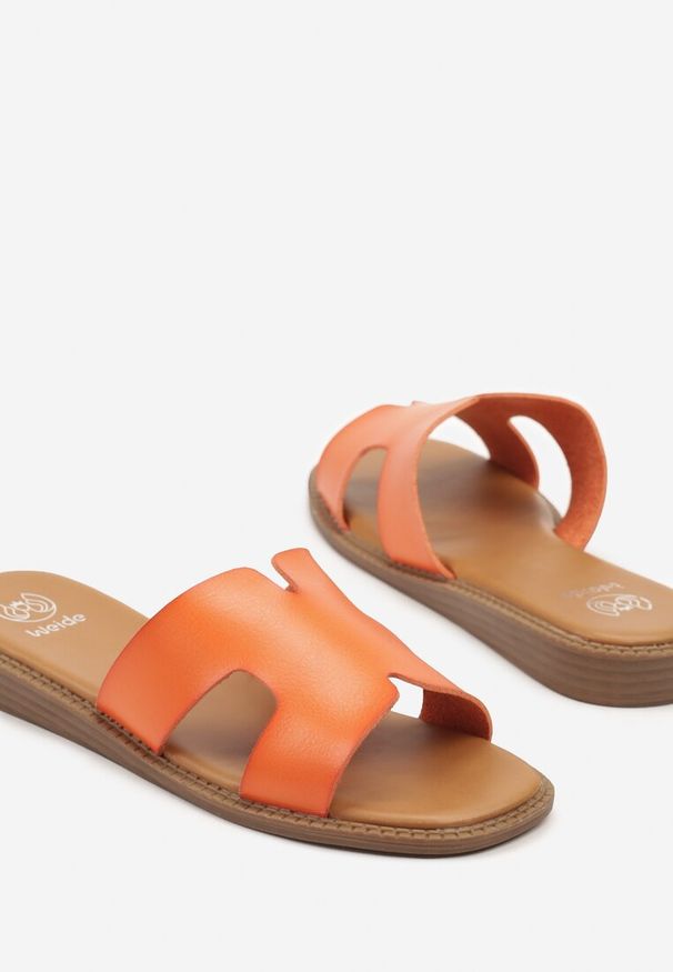 Renee - Pomarańczowe Klapki Ozdobione Wycięciami Redalise. Okazja: na co dzień. Kolor: pomarańczowy. Materiał: jeans. Wzór: aplikacja. Sezon: lato. Styl: elegancki, casual