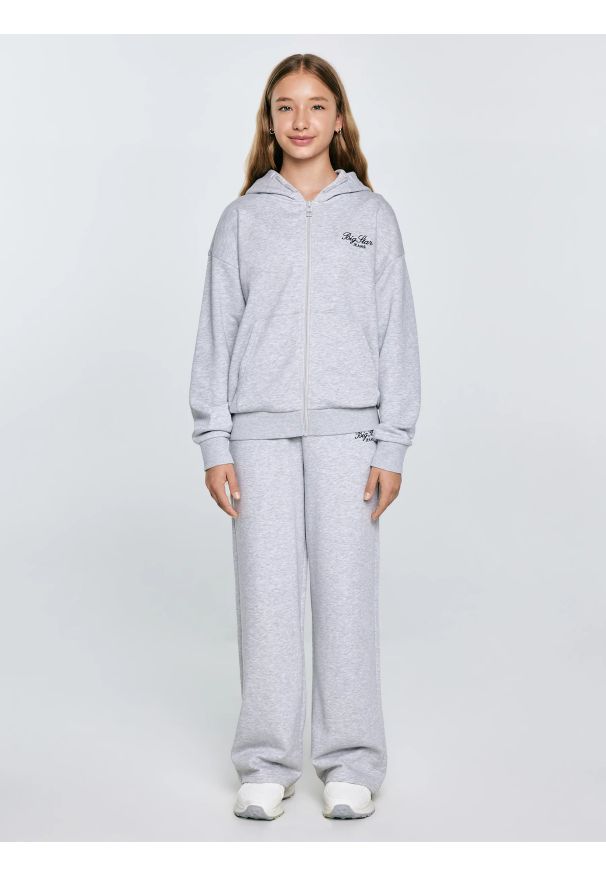 Big-Star - Spodnie dziewczęce dresowe wide szare Milanap 901. Okazja: na uczelnię, na co dzień. Kolor: szary. Materiał: dresówka. Wzór: haft, melanż. Styl: casual, sportowy, młodzieżowy