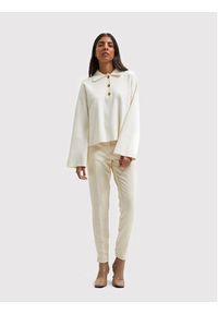 Selected Femme Sweter Cassi 16083225 Biały Relaxed Fit. Kolor: biały. Materiał: wiskoza