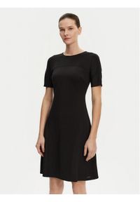 Calvin Klein Sukienka codzienna K20K208151 Czarny Regular Fit. Okazja: na co dzień. Kolor: czarny. Materiał: syntetyk. Typ sukienki: proste. Styl: casual #1
