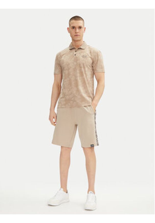 EA7 Emporio Armani Szorty sportowe 7M000217 AF12660 U6155 Beżowy Regular Fit. Kolor: beżowy. Materiał: syntetyk. Styl: sportowy