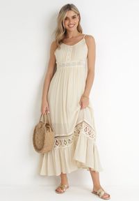 Born2be - Beżowa Rozkloszowana Sukienka z Koronką na Ramiączkach Sawita. Kolor: beżowy. Materiał: koronka. Długość rękawa: na ramiączkach. Wzór: koronka. Styl: wakacyjny #1