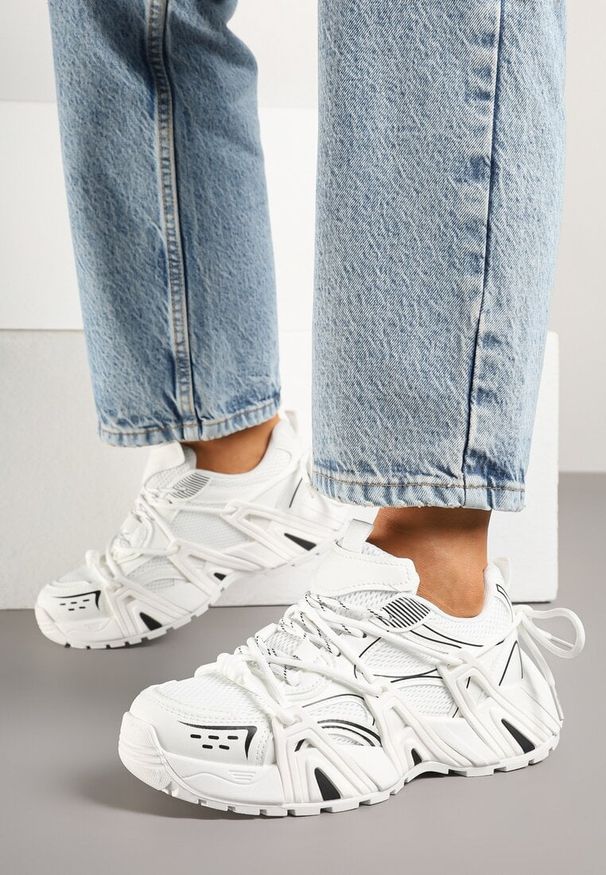 Born2be - Białe Sneakersy z Grubą Podeszwą i Ozdobnym Sznurowaniem Julisca. Okazja: na co dzień. Zapięcie: sznurówki. Kolor: biały. Materiał: jeans