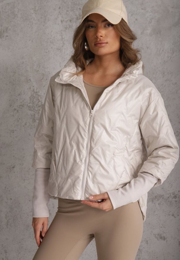 Renee - Jasnoszara Pikowana Kurtka z Kapturem z Materiałem na Rękawach Grigoria. Okazja: na co dzień. Typ kołnierza: kaptur. Kolor: szary. Materiał: materiał. Długość rękawa: długi rękaw. Styl: casual, elegancki