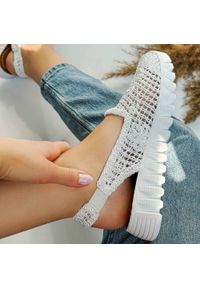 Białe plecione sandały, buty damskie T.Sokolski 806. Kolor: biały. Materiał: tkanina #1