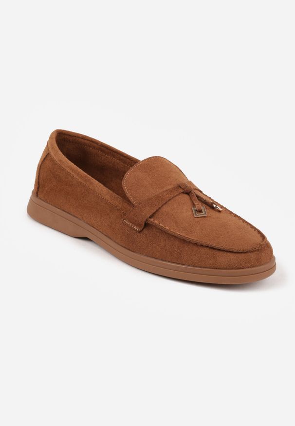 Born2be - Jasnobrązowe Lekkie Mokasyny VICES z Metalowymi Ozdobami i Skórzaną Wkladką Adrialee. Nosek buta: okrągły. Kolor: brązowy. Materiał: skóra. Wzór: aplikacja. Obcas: na obcasie. Styl: klasyczny. Wysokość obcasa: niski