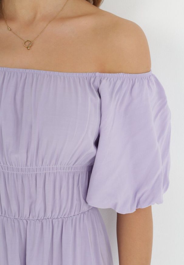 Born2be - Fioletowa Rozkloszowana Sukienka Hiszpanka z Gumką w Pasie z Wiskozowej Tkaniny Lussire. Typ kołnierza: dekolt hiszpanka. Kolor: fioletowy. Materiał: tkanina, wiskoza. Długość rękawa: krótki rękaw. Sezon: lato, wiosna