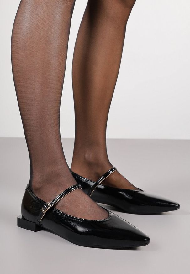 Renee - Czarne Balerinki Mary Jane Vices z Geometrycznym Obcasem i Skórzaną Wkładką Vermene. Okazja: na spacer, na randkę. Zapięcie: pasek. Kolor: czarny. Materiał: skóra. Wzór: geometria. Obcas: na obcasie. Wysokość obcasa: średni