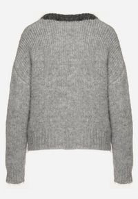Born2be - Szary Krótki Sweter z Wełną i Głębokim Dekoltem w Serek Savalithia. Typ kołnierza: dekolt w serek. Kolor: szary. Materiał: wełna. Długość: krótkie. Sezon: zima #5