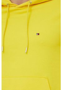 TOMMY HILFIGER - Tommy Hilfiger bluza męska kolor żółty z kapturem gładka. Typ kołnierza: kaptur. Kolor: żółty. Materiał: bawełna, materiał. Długość rękawa: długi rękaw. Długość: długie. Wzór: gładki #4