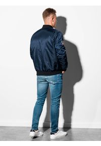 Ombre Clothing - Kurtka męska bomberka ocieplana C351 - granatowa - XXL. Typ kołnierza: kołnierzyk stójkowy. Kolor: niebieski. Materiał: poliester, nylon. Wzór: kolorowy. Styl: elegancki #5