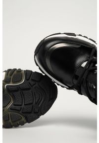 Tamaris - Śniegowce. Nosek buta: okrągły. Zapięcie: zamek. Kolor: czarny. Materiał: syntetyk, materiał, skóra, guma. Szerokość cholewki: normalna. Obcas: na obcasie. Wysokość obcasa: średni #3
