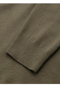 Ombre Clothing - Sweter męski z wiskozą i rozpinanym dekoltem – oliwkowy V1 - Rozmiar: XXL. Typ kołnierza: kołnierzyk stójkowy. Kolor: oliwkowy. Materiał: wiskoza. Wzór: gładki, aplikacja, ze splotem. Styl: elegancki #6