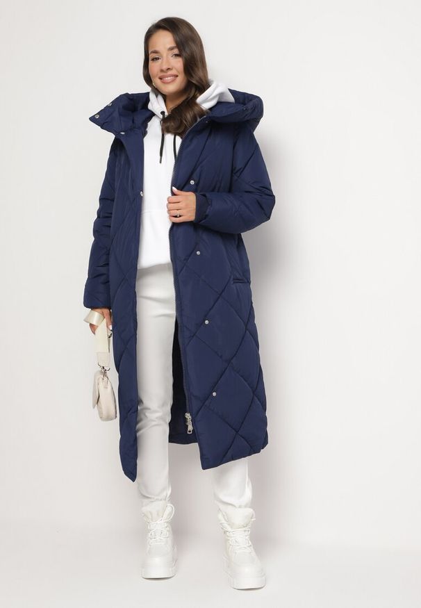 Born2be - Granatowa Kurtka Płaszcz z Geometrycznym Pikowaniem Johnatta. Kolor: niebieski. Wzór: geometria