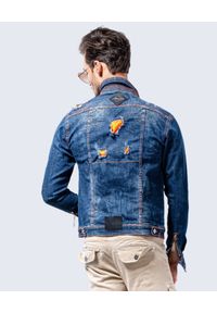 GUNS & TUXEDOS - Jeansowa kurtka z przetarciami Abaddon. Kolor: niebieski. Materiał: jeans. Wzór: aplikacja. Sezon: lato, wiosna. Styl: elegancki #6