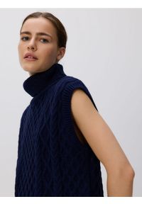 Reserved - Kamizelka z golfem - granatowy. Typ kołnierza: golf. Kolor: niebieski. Materiał: dzianina #1