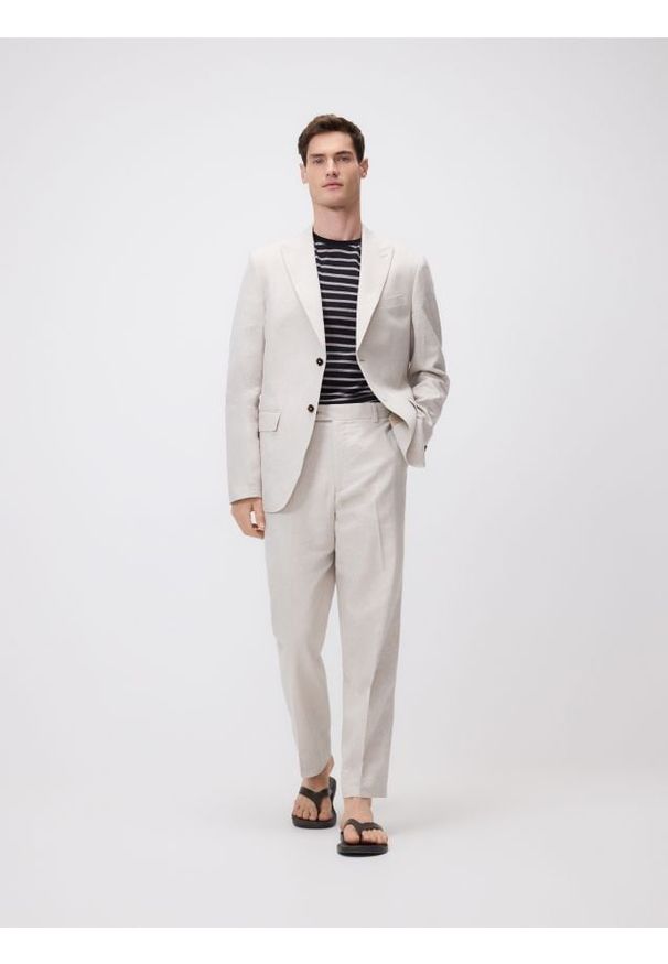 Reserved - T-shirt regular z lnem - brązowy. Kolor: brązowy. Materiał: len