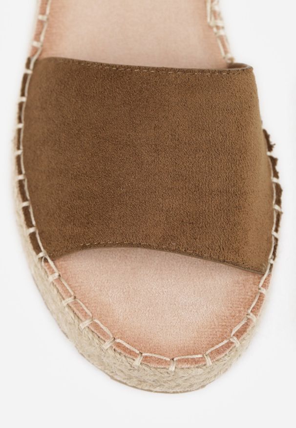 Born2be - Ciemnozielone Sandały VICES z Imitacji Zamszu na Niskim Koturnie z Plecionki Miralyn. Okazja: na co dzień, na imprezę. Zapięcie: pasek. Kolor: zielony. Materiał: zamsz. Sezon: lato. Obcas: na koturnie. Styl: casual, elegancki