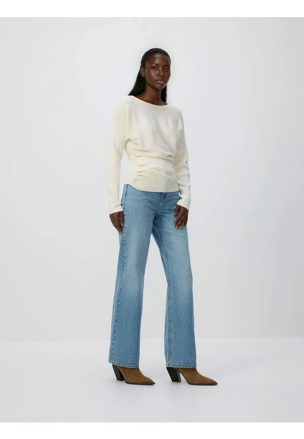 Reserved - Sweter z wiskozą - kremowy. Kolor: kremowy. Materiał: wiskoza