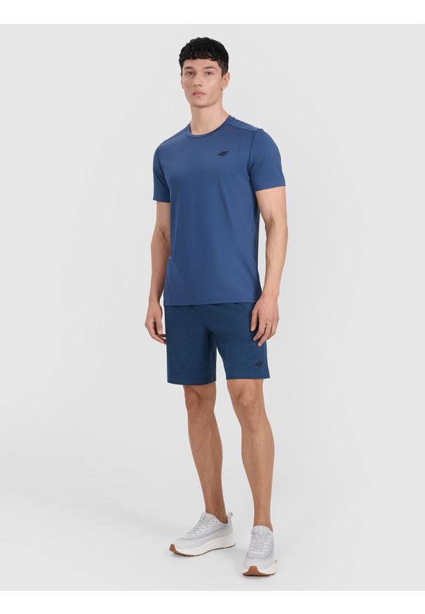 4f - 4F Spodenki treningowe szybkoschnące męskie - granatowe M. Kolor: niebieski. Materiał: dzianina, elastan, włókno, syntetyk, materiał. Długość: krótkie. Wzór: gładki, ze splotem. Sport: fitness
