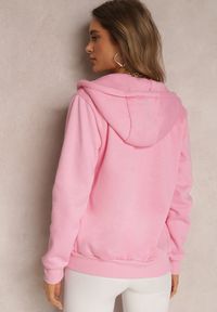 Renee - Różowa Bluza z Kapturem Zapinana na Suwak Edan. Okazja: na co dzień. Typ kołnierza: kaptur. Kolor: różowy. Materiał: jeans. Długość rękawa: długi rękaw. Długość: długie. Styl: sportowy, klasyczny, elegancki, casual #4