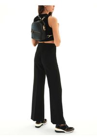 Kazar - Czarny plecak damski 2w1. Kolor: czarny. Materiał: skóra. Wzór: paski #6