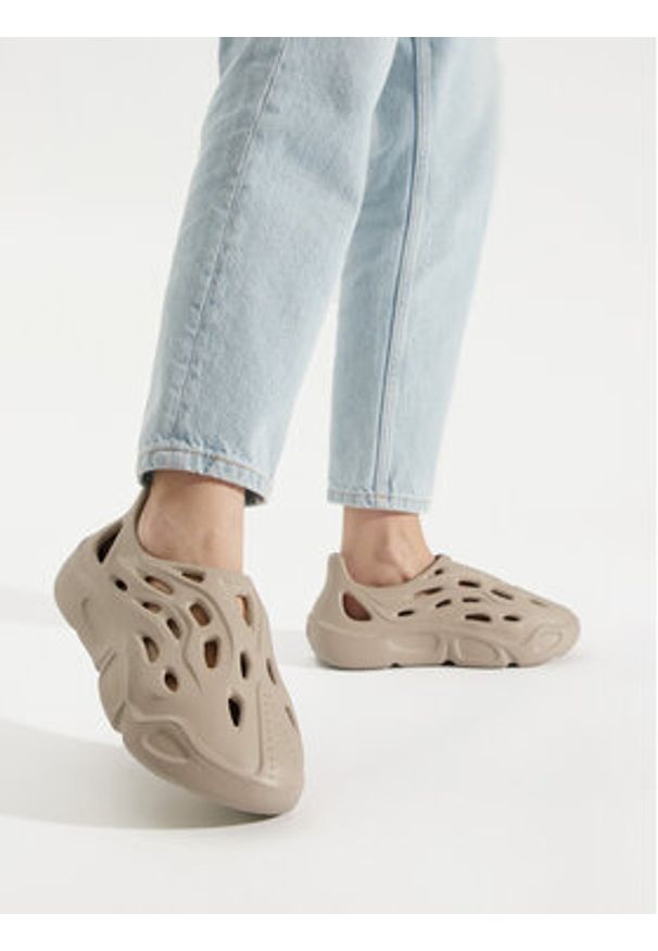 Steve Madden Półbuty Vine Slip-on SM11002858-02002-482 Beżowy. Zapięcie: bez zapięcia. Kolor: beżowy. Materiał: guma