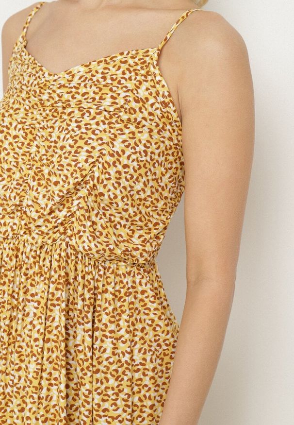 Born2be - Żółta Bawełniana Sukienka na Ramiączkach o Rozkloszowanym Kroju Jenarella. Okazja: na co dzień. Typ kołnierza: dekolt w kształcie V. Kolor: żółty. Materiał: bawełna. Długość rękawa: na ramiączkach. Styl: casual, elegancki