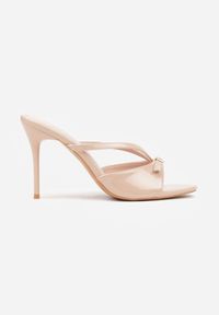 Born2be - Beżowe Lakierowane Klapki na Szpilce Zdobione Paskami i Klamerką Hemdithas. Okazja: na co dzień. Kolor: beżowy. Materiał: lakier. Wzór: aplikacja. Obcas: na szpilce. Styl: wizytowy, casual #6