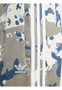 Adidas - adidas Spodnie dresowe Camo SST IR7722 Zielony Regular Fit. Kolor: zielony. Materiał: syntetyk #2